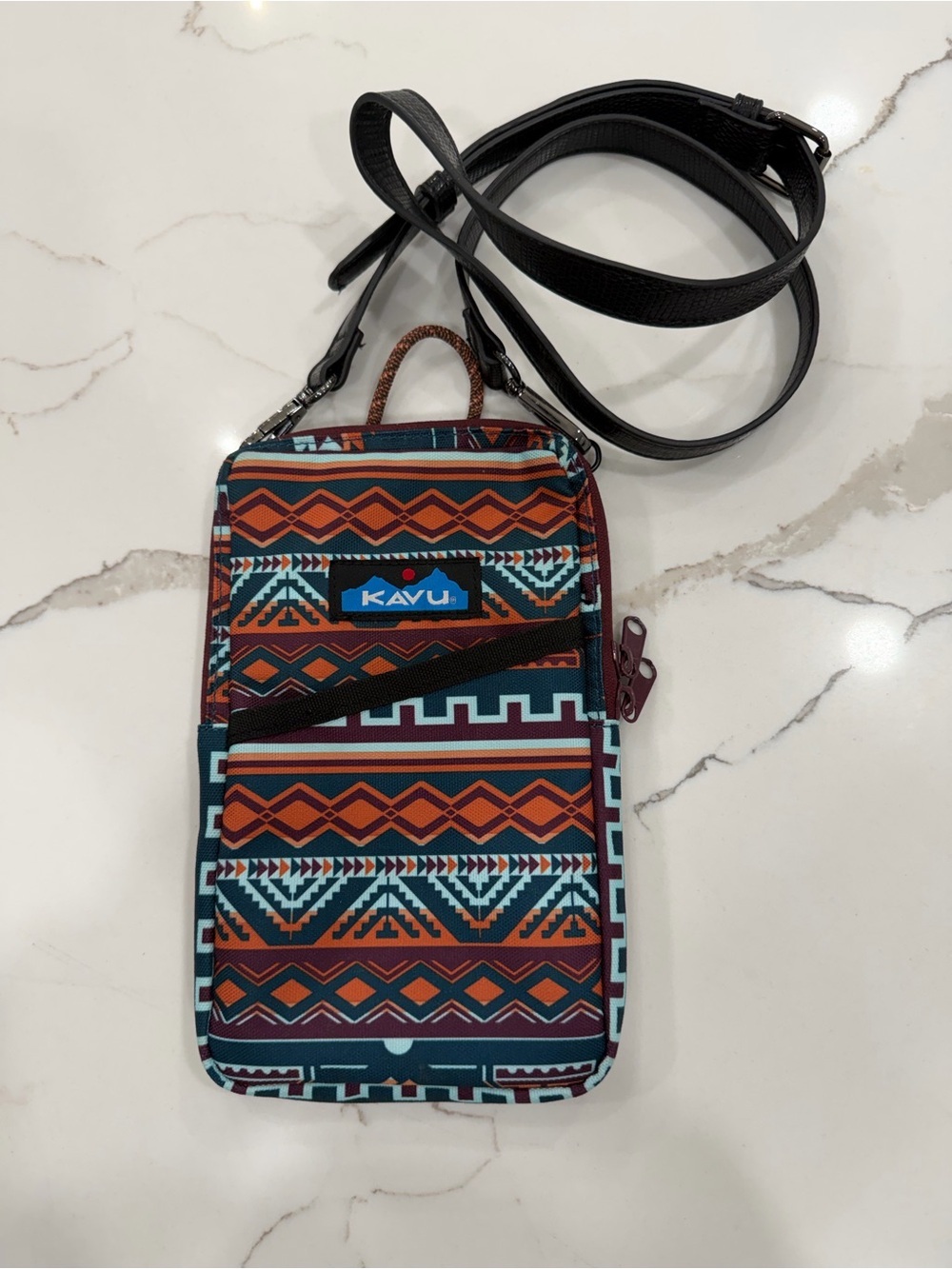 KAVU Go Time Crossbody Wallet Purse Southwestern Aztec Print Tribal